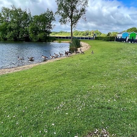 Вилла Waters Edge, Hoburne Cotswolds Саут-Керни Экстерьер фото