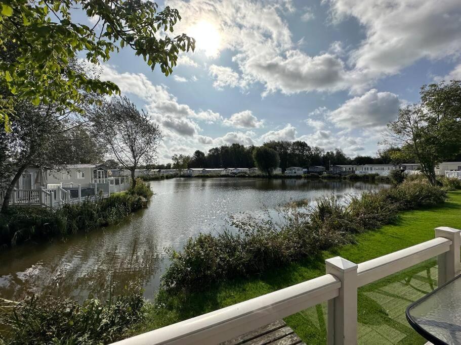 Вилла Waters Edge, Hoburne Cotswolds Саут-Керни Экстерьер фото