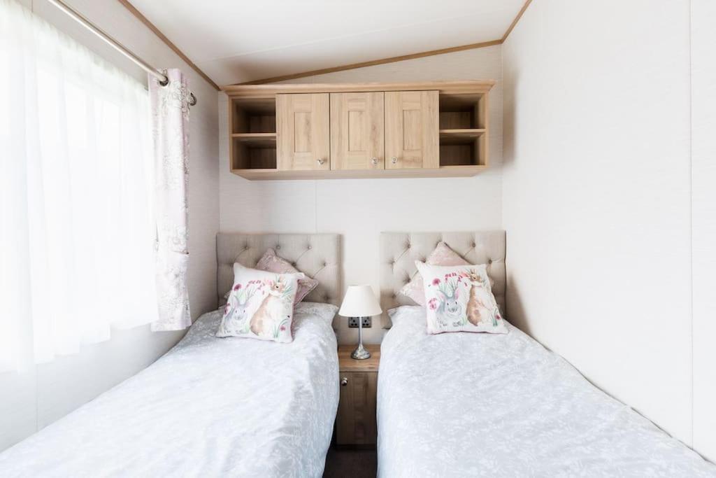Вилла Waters Edge, Hoburne Cotswolds Саут-Керни Экстерьер фото